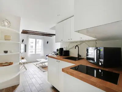 Cuisine ou kitchenette dans l'établissement Charming studio near les Halles - Mobility lease