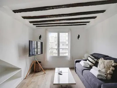Télévision ou salle de divertissement dans l'établissement Charming studio near les Halles - Mobility lease