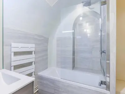 Salle de bains dans l'établissement Superb souplex apt 2P - Mairie de Neuilly
