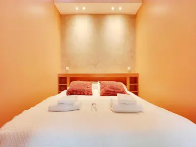 Un ou plusieurs lits dans un hébergement de l'établissement Cosy flat with garden -Neuilly-sur-Seine