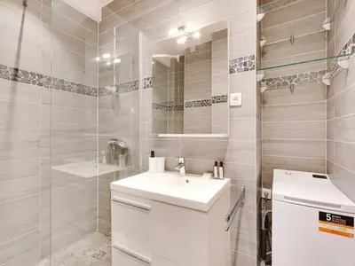 Salle de bains dans l'établissement Cosy flat with garden -Neuilly-sur-Seine