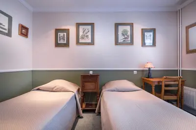 Un ou plusieurs lits dans un hébergement de l'établissement Hotel des Arts - Cite Bergere