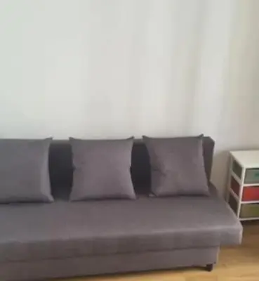 Coin salon dans l'établissement Confortable studio, jolie terrasse a 350 m de Paris
