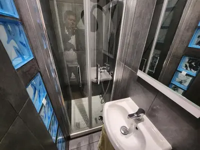 Salle de bains dans l'établissement Confortable studio, jolie terrasse a 350 m de Paris