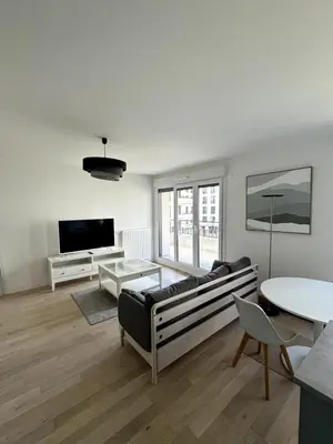 Télévision ou salle de divertissement dans l'établissement Appartement calme et lumineux avec 2 chambres et un parking