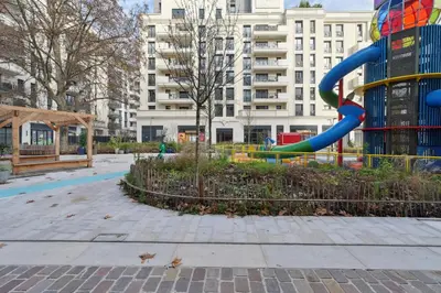 Aire de jeux pour enfants de l'établissement Cours des Lavandières - Joli T2 proche Paris