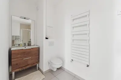 Salle de bains dans l'établissement Cours des Lavandières - Joli T2 proche Paris