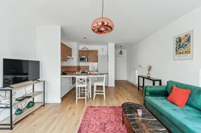 Cuisine ou kitchenette dans l'établissement Cours des Lavandières - Joli T2 proche Paris