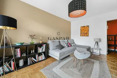 Coin salon dans l'établissement Gaspar- 2 Rooms with Balcony- Metro Marcel Sembat