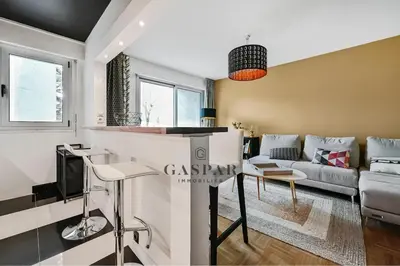 Coin salon dans l'établissement Gaspar- 2 Rooms with Balcony- Metro Marcel Sembat