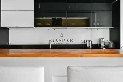 Cuisine ou kitchenette dans l'établissement Gaspar- 2 Rooms with Balcony- Metro Marcel Sembat