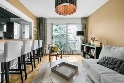 Coin salon dans l'établissement Gaspar- 2 Rooms with Balcony- Metro Marcel Sembat