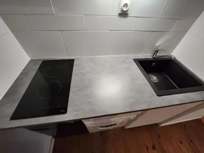 Cuisine ou kitchenette dans l'établissement Agréable et vaste Studio à 350 M de Paris