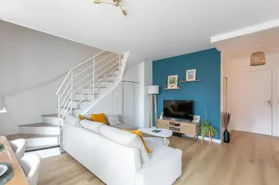Télévision ou salle de divertissement dans l'établissement Le Duplex des Docks by So Homy - 2 Bed Room - 4 PAX