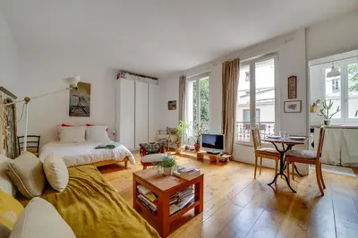 Coin salon dans l'établissement Appartement Romantique à Saint-Ouen