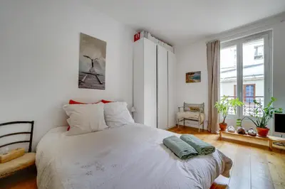 Un ou plusieurs lits dans un hébergement de l'établissement Appartement Romantique à Saint-Ouen