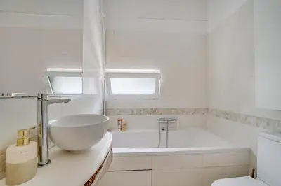 Salle de bains dans l'établissement Appartement Romantique à Saint-Ouen