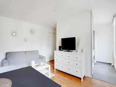 Télévision ou salle de divertissement dans l'établissement Fully equipped modern studio -2P- Levallois-Perret