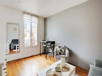 Télévision ou salle de divertissement dans l'établissement Fully equipped modern studio -2P- Levallois-Perret