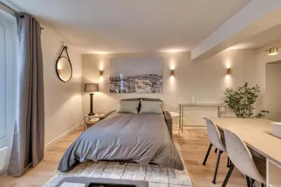 Un ou plusieurs lits dans un hébergement de l'établissement Renovated Apartment Saint-Germain-des-Prés - Le Bon Marché