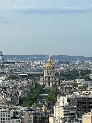 Vue générale sur Paris ou vue de la ville depuis le séjour chez l'habitant