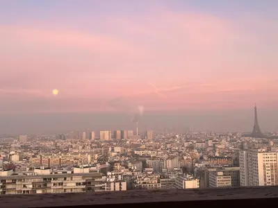Vue générale sur Paris ou vue de la ville depuis le séjour chez l'habitant