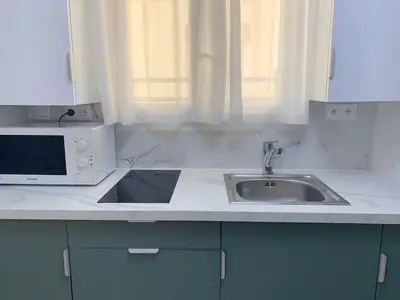 Cuisine ou kitchenette dans l'établissement Cosy Apt with Paris Marais
