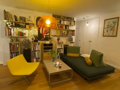 Bibliothèque dans l'appartement