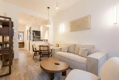 Coin salon dans l'établissement Elégant appartement à deux pas du Moulin Rouge