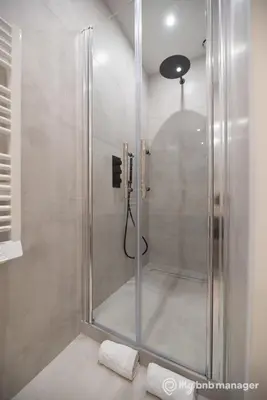 Salle de bains dans l'établissement CIA - Flat on rue La Fayette