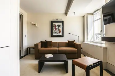Télévision ou salle de divertissement dans l'établissement Mondovi Luxury Suites
