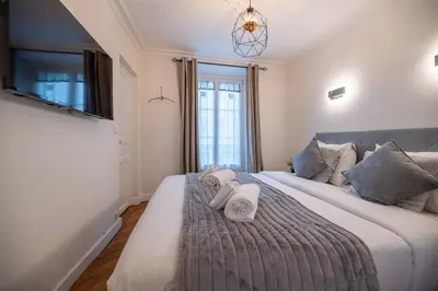 Un ou plusieurs lits dans un hébergement de l'établissement CIA - rue du Colisée, near Champs Élysées
