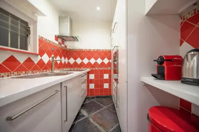 Cuisine ou kitchenette dans l'établissement CIA - rue du Colisée, near Champs Élysées