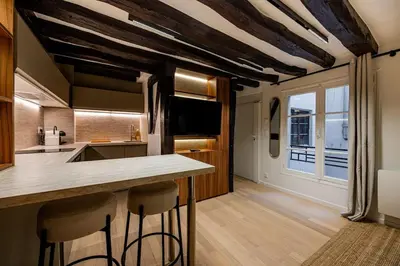 Cuisine ou kitchenette dans l'établissement Studio 2pers # Île St Louis # Bord de Seine