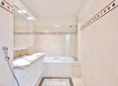 Salle de bains dans l'établissement L'appartement Thibaud