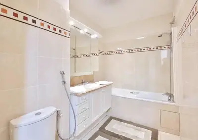 Salle de bains dans l'établissement L'appartement Thibaud