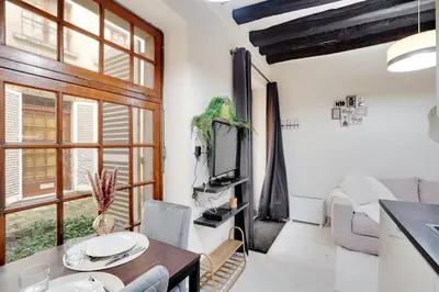 Coin salon dans l'établissement Le Marais charmant