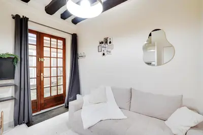 Coin salon dans l'établissement Le Marais charmant