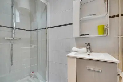 Salle de bains dans l'établissement Smart apart in Paris