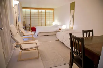 Coin salon dans l'établissement Camille - Authentic 4-Bed Apartment Saint-Germain Notre Dame