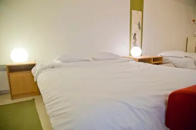 Un ou plusieurs lits dans un hébergement de l'établissement Camille - Authentic 4-Bed Apartment Saint-Germain Notre Dame