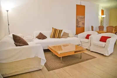 Coin salon dans l'établissement Camille - Authentic 4-Bed Apartment Saint-Germain Notre Dame