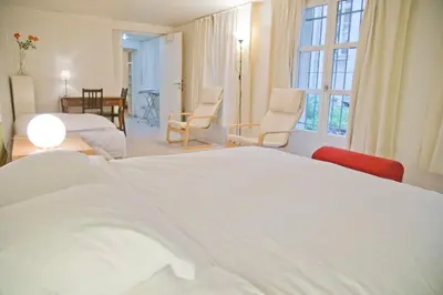 Un ou plusieurs lits dans un hébergement de l'établissement Camille - Authentic 4-Bed Apartment Saint-Germain Notre Dame