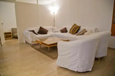 Un ou plusieurs lits dans un hébergement de l'établissement Camille - Authentic 4-Bed Apartment Saint-Germain Notre Dame