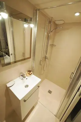 Salle de bains dans l'établissement Palais royal apartment