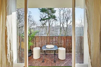 Balcon ou terrasse dans l'établissement Lumineux 3P spacieux & chaleureux - Hôpital américain
