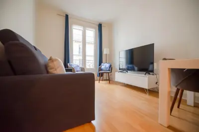 Télévision ou salle de divertissement dans l'établissement CIA - Trocadéro, cosy & cute flat