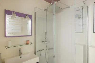 Salle de bains dans l'établissement Paris Marais Bouquet Residence