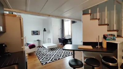 Coin salon dans l'établissement Paris 17 Apartment Near Arc de Triomphe