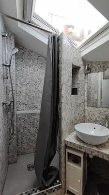 Salle de bains dans l'établissement Paris 17 Apartment Near Arc de Triomphe